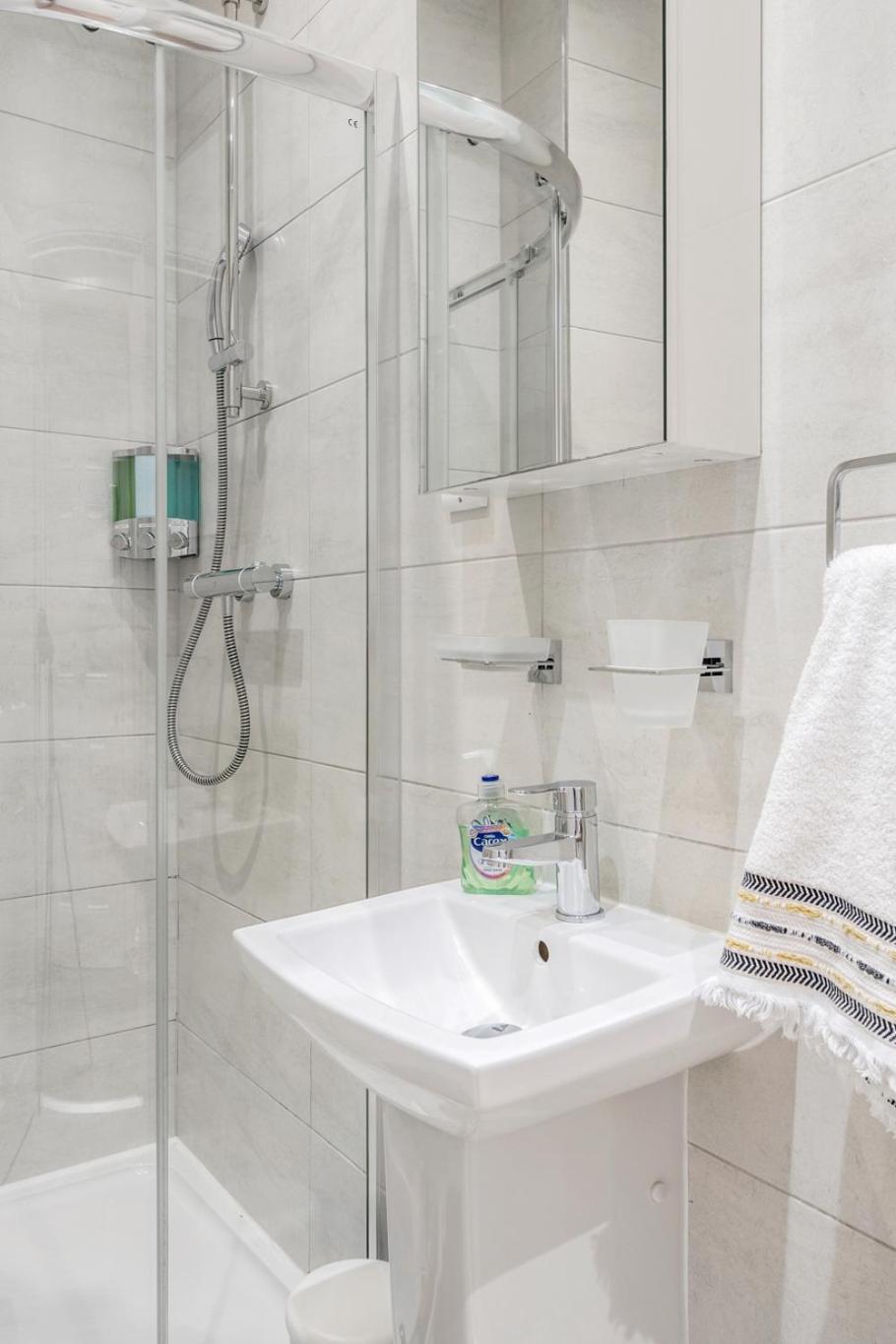 Bright & Modern 2-Bed Notting Hill Apartment London Bagian luar foto
